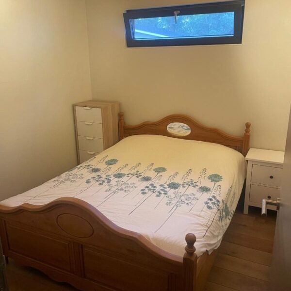 Logeerkamer met tweepersoonsbed